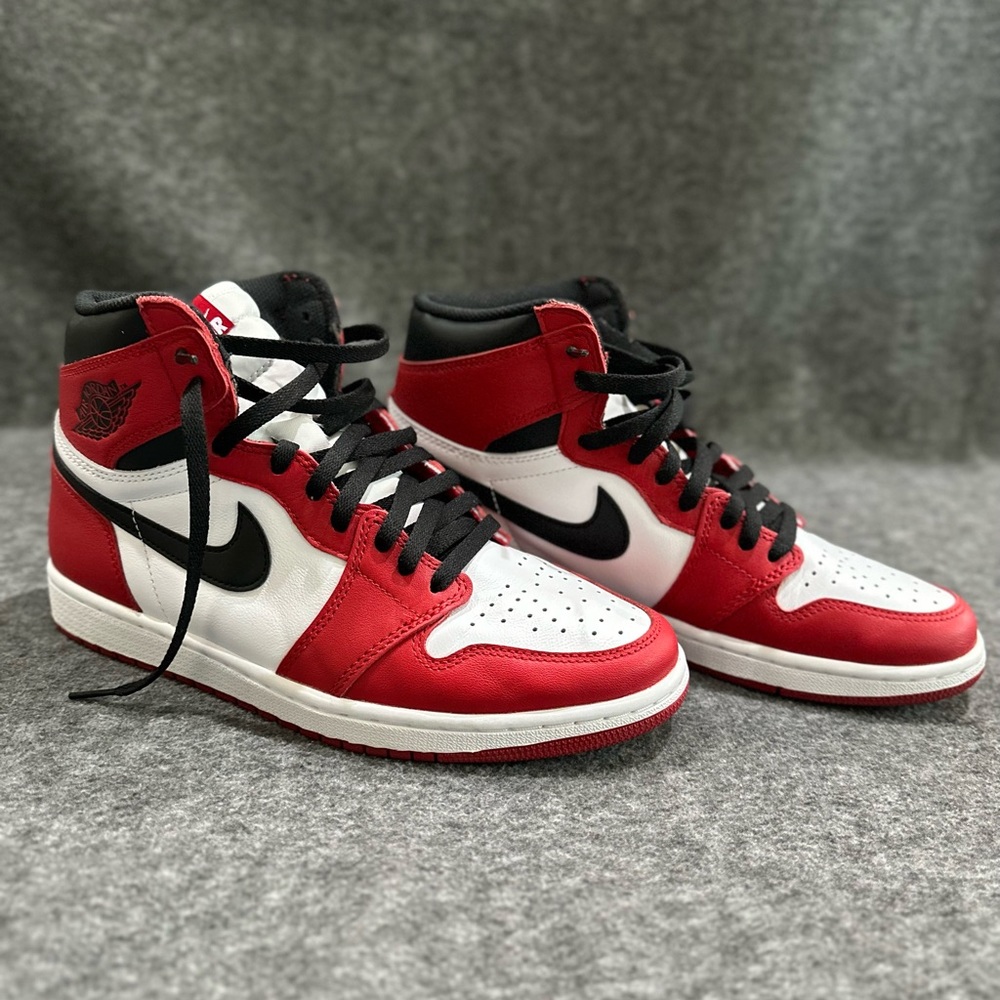NIKE AIR JORDAN 1